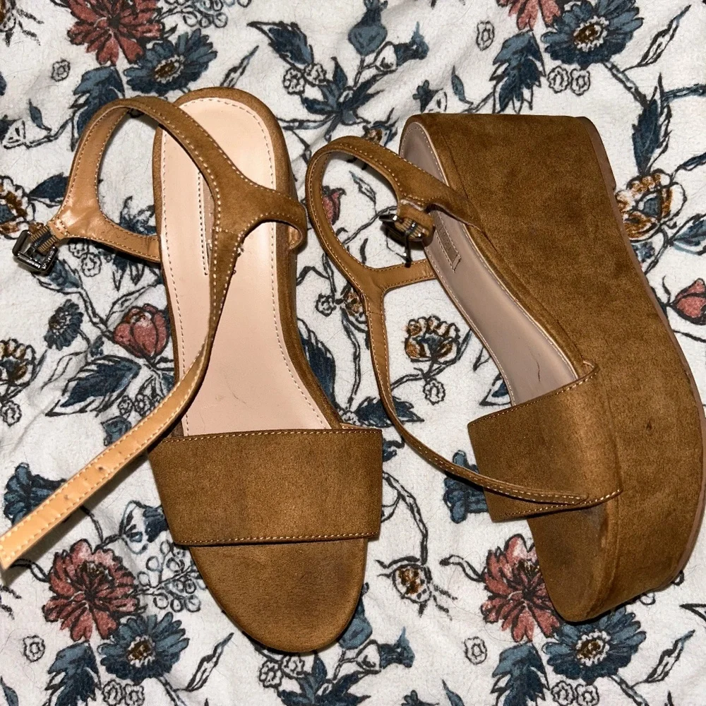 Platform sandals - Picture 1 of 4